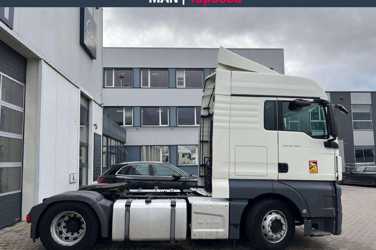 MAN 18.500 XLX Cab Retarder (9142) - Nyergesvontató: 5 kép. MAN 18.500 XLX Cab Retarder (9142) - Nyergesvontató: 5 kép.