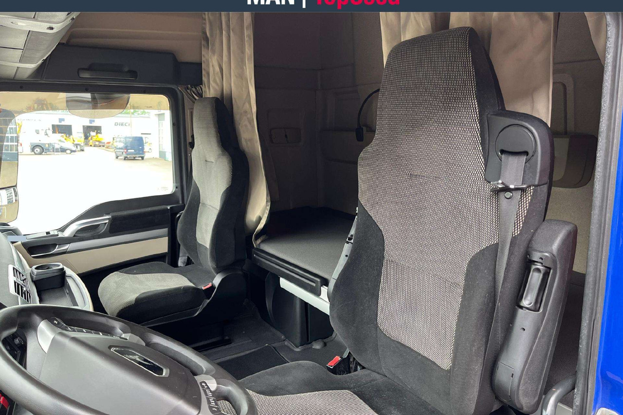 MAN 18.500 XLX Cab Retarder ADR EXIII - Nyergesvontató: 5 kép. MAN 18.500 XLX Cab Retarder ADR EXIII - Nyergesvontató: 5 kép.