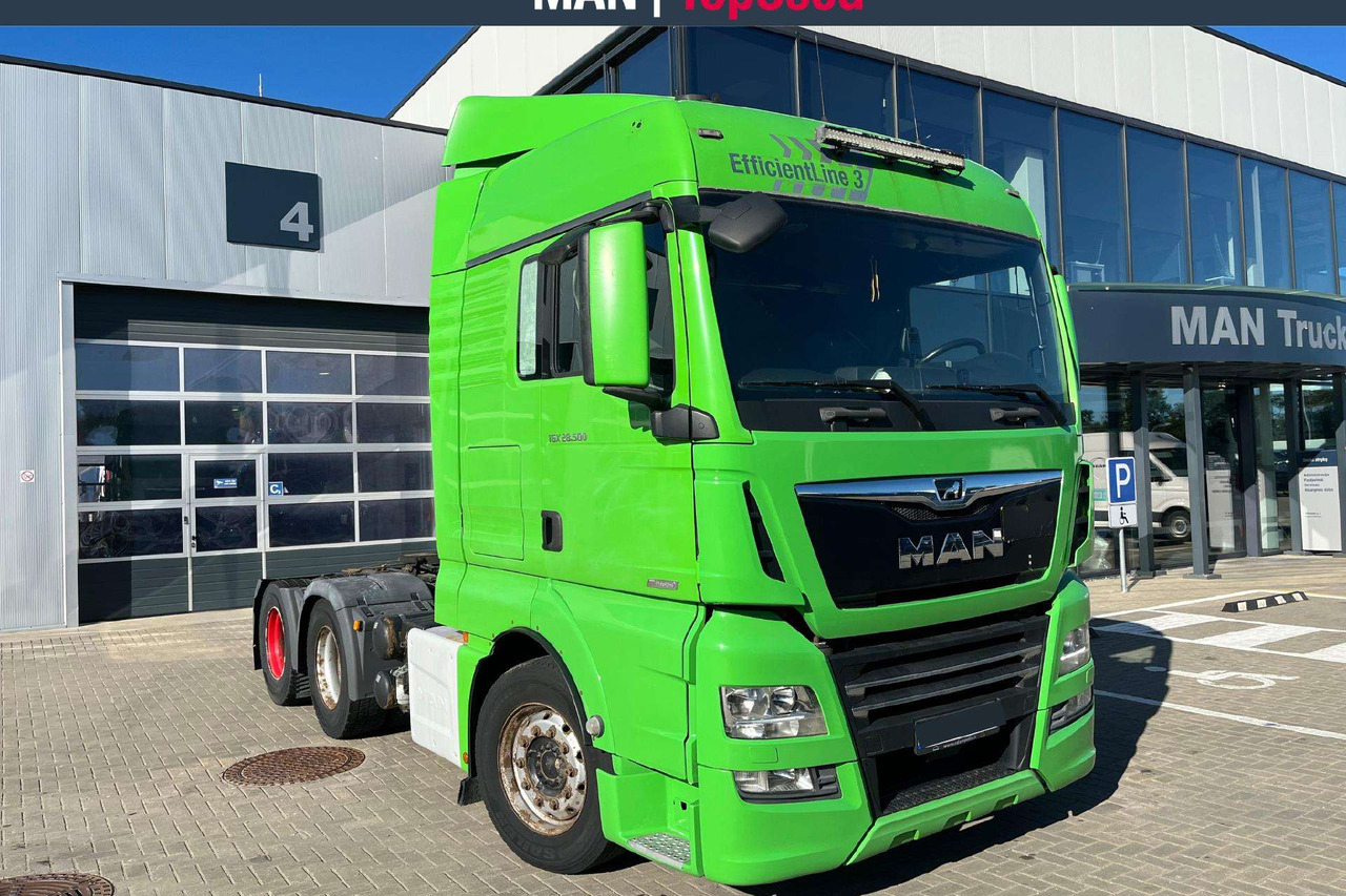 MAN 28.500 6X2-2 XLX Cab Retarder (8530 - Nyergesvontató: 2 kép. MAN 28.500 6X2-2 XLX Cab Retarder (8530 - Nyergesvontató: 2 kép.