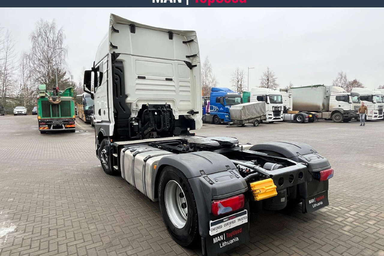 MAN TGX 18.480 GX cab (2838) - Nyergesvontató: 3 kép. MAN TGX 18.480 GX cab (2838) - Nyergesvontató: 3 kép.