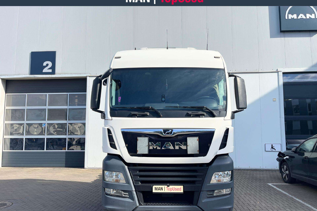 MAN TGX 18.500 XLX Cab Retarder(9138) - Nyergesvontató: 5 kép. MAN TGX 18.500 XLX Cab Retarder(9138) - Nyergesvontató: 5 kép.