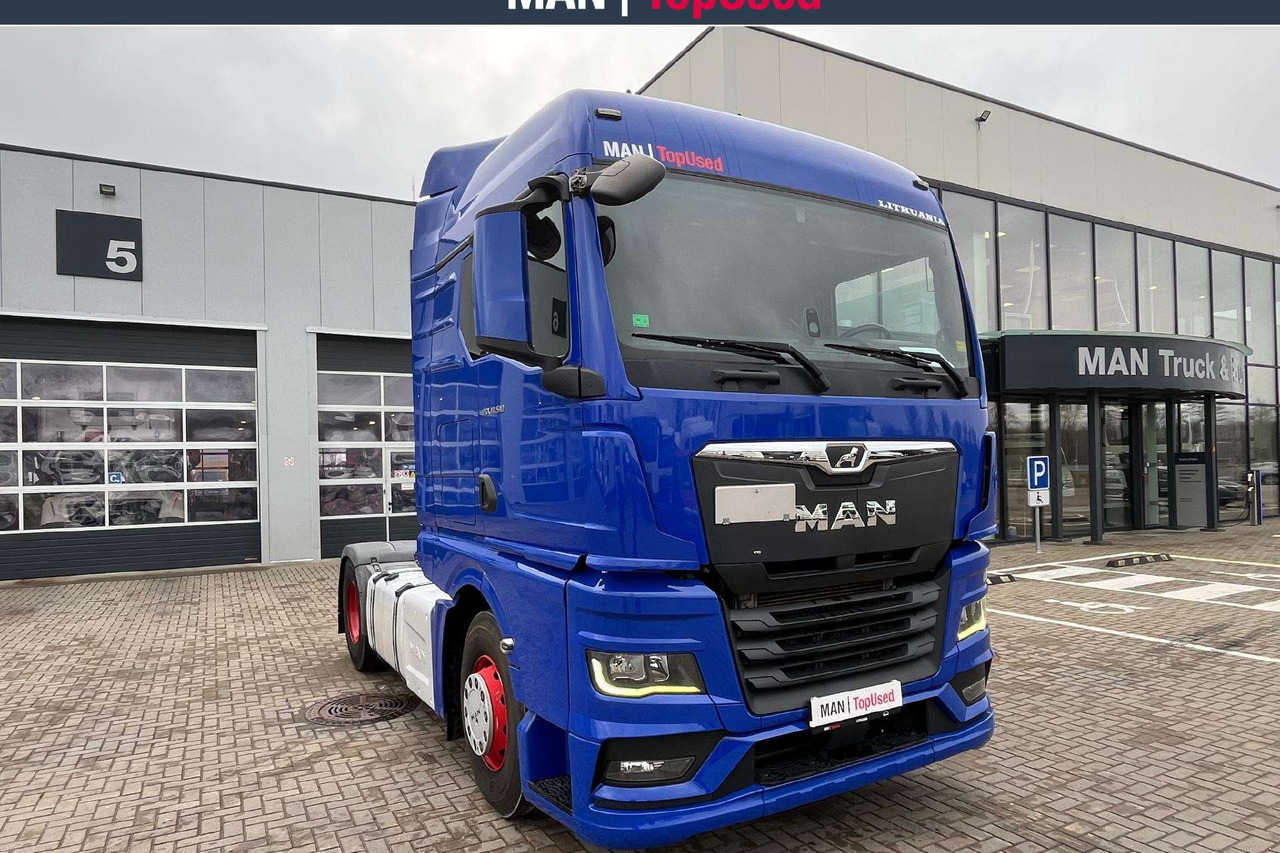 MAN TGX 18.510 4x2 - Nyergesvontató: 2 kép. MAN TGX 18.510 4x2 - Nyergesvontató: 2 kép.