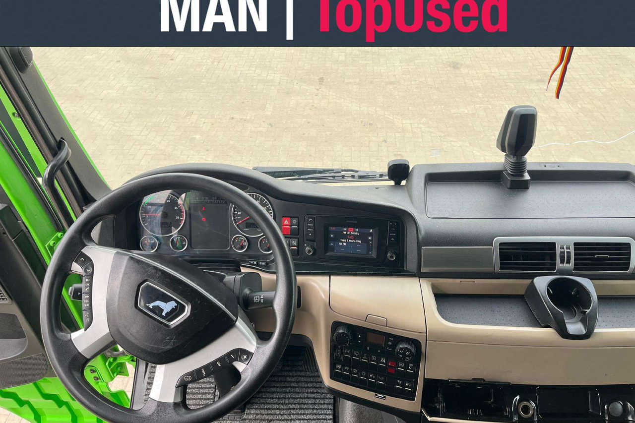 MAN TGX 28.500 6X2 (8530) - Nyergesvontató: 5 kép. MAN TGX 28.500 6X2 (8530) - Nyergesvontató: 5 kép.
