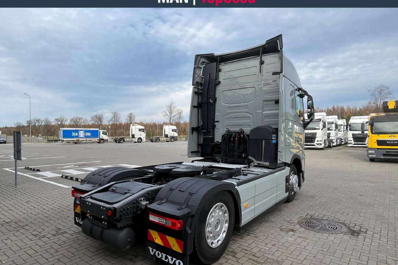 Volvo FH 460 I save Gold (9315) - Nyergesvontató: 4 kép. Volvo FH 460 I save Gold (9315) - Nyergesvontató: 4 kép.