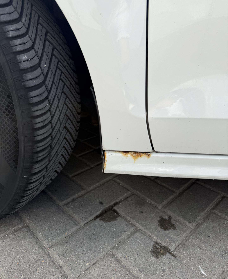 Szedán Volkswagen Jetta: 10 kép.