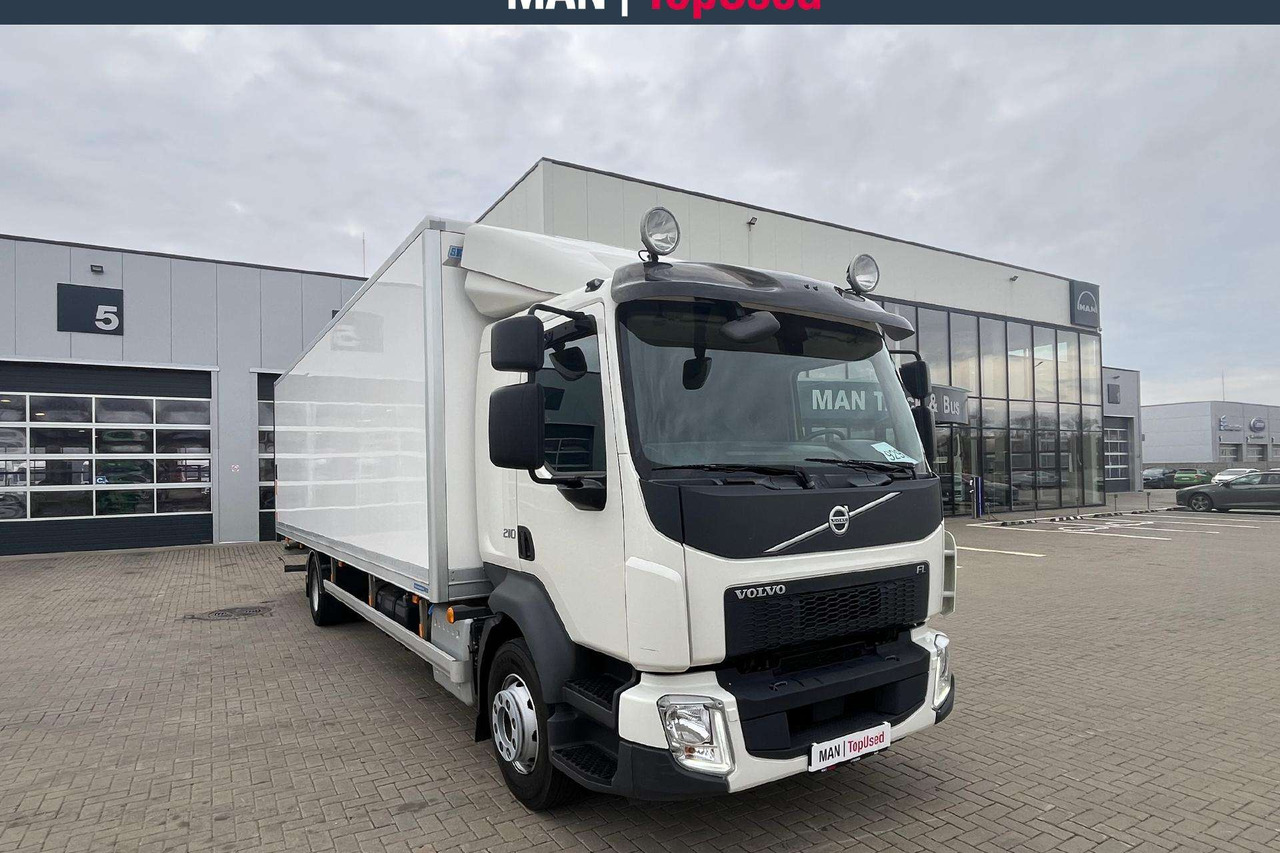 Volvo FL 12t - Dobozos felépítményű teherautó: 2 kép. Volvo FL 12t - Dobozos felépítményű teherautó: 2 kép.