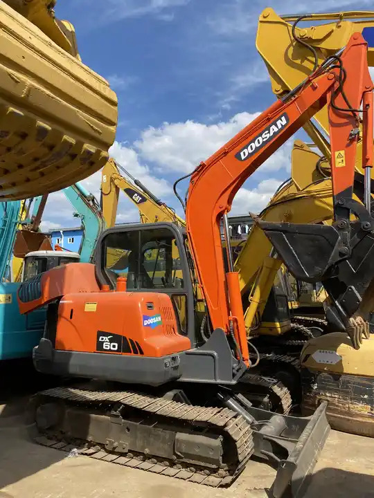 6tons doosan excavator used dx60 dh60 dx55 dh55 mini excavator free shipping - Lánctalpas kotró: 5 kép. 6tons doosan excavator used dx60 dh60 dx55 dh55 mini excavator free shipping - Lánctalpas kotró: 5 kép.