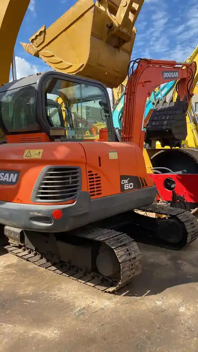Lánctalpas kotró 6tons doosan excavator used dx60 dh60 dx55 dh55  mini excavator free shipping: 7 kép.