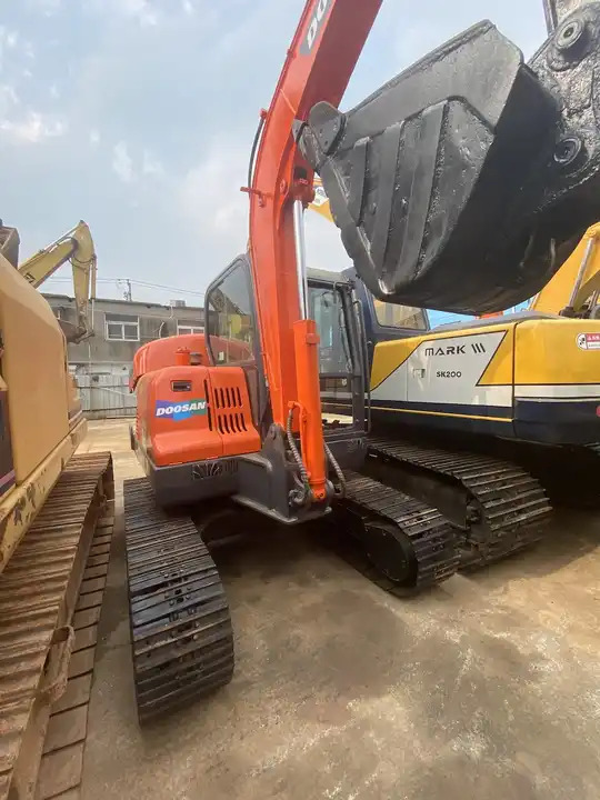 90% new Korea Doosan 6ton dx60 dx55 dx75 excavator - Lánctalpas kotró: 5 kép. 90% new Korea Doosan 6ton dx60 dx55 dx75 excavator - Lánctalpas kotró: 5 kép.