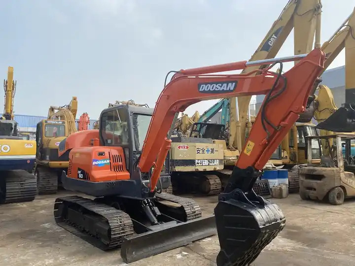 90% new Korea Doosan 6ton dx60 dx55 dx75 excavator - Lánctalpas kotró: 4 kép. 90% new Korea Doosan 6ton dx60 dx55 dx75 excavator - Lánctalpas kotró: 4 kép.