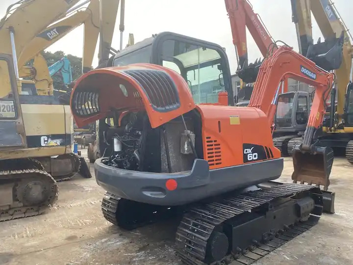 90% new Korea Doosan 6ton dx60 dx55 dx75 excavator - Lánctalpas kotró: 3 kép. 90% new Korea Doosan 6ton dx60 dx55 dx75 excavator - Lánctalpas kotró: 3 kép.