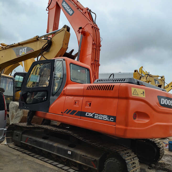 Awesome Performance Korea Imported Small Scale Used Doosan Dh60 Dh55 Dh150 Dx60 Dx225 Excavator in China - Lánctalpas kotró: 1 kép. Awesome Performance Korea Imported Small Scale Used Doosan Dh60 Dh55 Dh150 Dx60 Dx225 Excavator in China - Lánctalpas kotró: 1 kép.