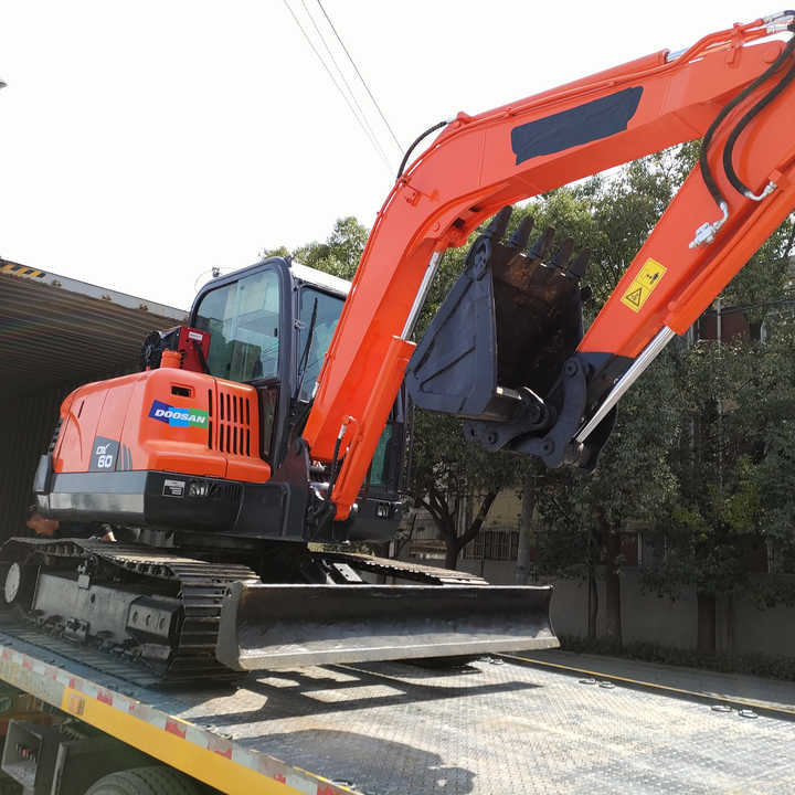 Awesome Performance Korea Imported Small Scale Used Doosan Excavator Dx60 Dx225 Dh60 Dh55 - Lánctalpas kotró: 1 kép. Awesome Performance Korea Imported Small Scale Used Doosan Excavator Dx60 Dx225 Dh60 Dh55 - Lánctalpas kotró: 1 kép.