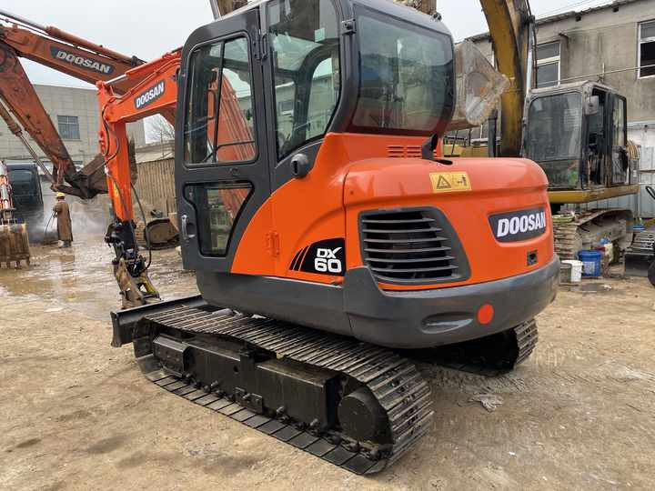 Awesome Performance Korea Imported Small Scale Used Doosan Excavator Dx60 Dx225 Dh60 Dh55 - Lánctalpas kotró: 4 kép. Awesome Performance Korea Imported Small Scale Used Doosan Excavator Dx60 Dx225 Dh60 Dh55 - Lánctalpas kotró: 4 kép.