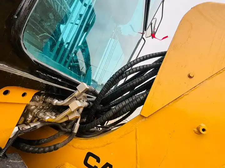 Caterpillar Used Cat Motor Grader 140h With Original Japan Cat Engine For Sale In Shanghai - Gréder: 5 kép. Caterpillar Used Cat Motor Grader 140h With Original Japan Cat Engine For Sale In Shanghai - Gréder: 5 kép.