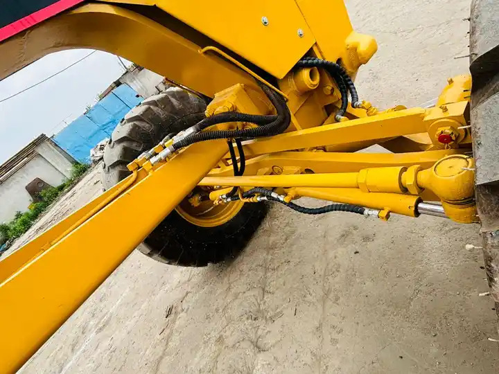 Caterpillar Used Cat Motor Grader 140h With Original Japan Cat Engine For Sale In Shanghai - Gréder: 2 kép. Caterpillar Used Cat Motor Grader 140h With Original Japan Cat Engine For Sale In Shanghai - Gréder: 2 kép.