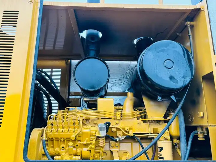Caterpillar Used Cat Motor Grader 140h With Original Japan Cat Engine For Sale In Shanghai - Gréder: 4 kép. Caterpillar Used Cat Motor Grader 140h With Original Japan Cat Engine For Sale In Shanghai - Gréder: 4 kép.