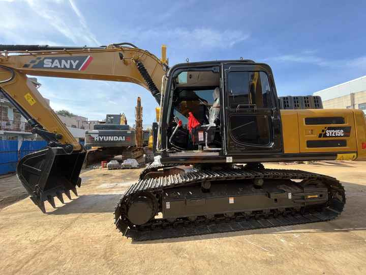 China brands good quality second-hand Sany SY215C excavator hydraulic crawler 21ton used sany 215 excavator - Lánctalpas kotró: 3 kép. China brands good quality second-hand Sany SY215C excavator hydraulic crawler 21ton used sany 215 excavator - Lánctalpas kotró: 3 kép.