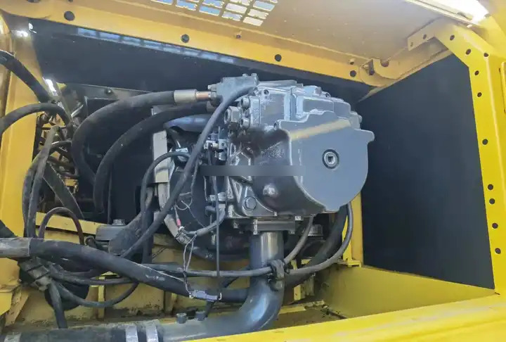 Construction machinery 45 Tons Used Komatsu excavator pc450-8 crawler excavator original Japan Komatsu 450-8 for sale - Kotrógép: 3 kép. Construction machinery 45 Tons Used Komatsu excavator pc450-8 crawler excavator original Japan Komatsu 450-8 for sale - Kotrógép: 3 kép.