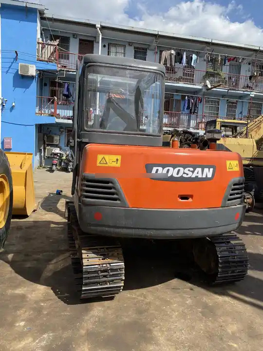 Doosan DH55-V Used Excavator Crawler Excavator Second Hand Japan Engine DH55-V Doosan Excavator in stock for sale - Minikotró: 3 kép. Doosan DH55-V Used Excavator Crawler Excavator Second Hand Japan Engine DH55-V Doosan Excavator in stock for sale - Minikotró: 3 kép.