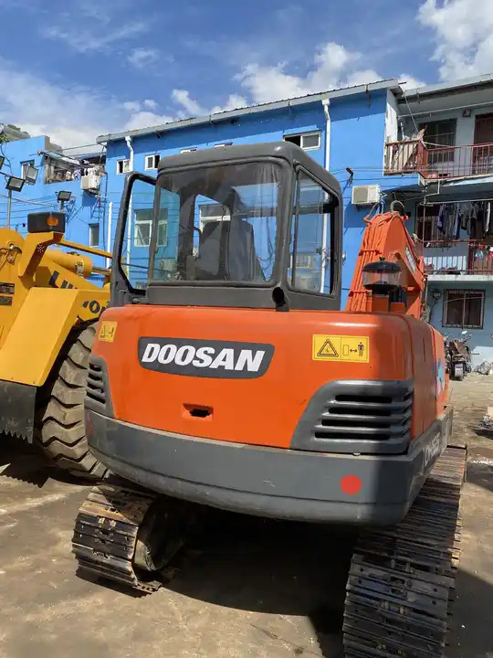 Doosan DH55-V Used Excavator Crawler Excavator Second Hand Japan Engine DH55-V Doosan Excavator in stock for sale - Minikotró: 2 kép. Doosan DH55-V Used Excavator Crawler Excavator Second Hand Japan Engine DH55-V Doosan Excavator in stock for sale - Minikotró: 2 kép.