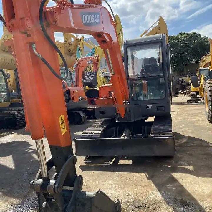 Doosan DH55-V Used Excavator Crawler Excavator Second Hand Japan Engine DH55-V Doosan Excavator in stock for sale - Minikotró: 1 kép. Doosan DH55-V Used Excavator Crawler Excavator Second Hand Japan Engine DH55-V Doosan Excavator in stock for sale - Minikotró: 1 kép.