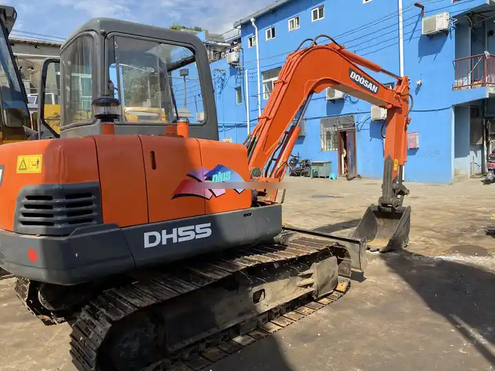 Doosan DH55-V Used Excavator Crawler Excavator Second Hand Japan Engine DH55-V Doosan Excavator in stock for sale - Minikotró: 5 kép. Doosan DH55-V Used Excavator Crawler Excavator Second Hand Japan Engine DH55-V Doosan Excavator in stock for sale - Minikotró: 5 kép.