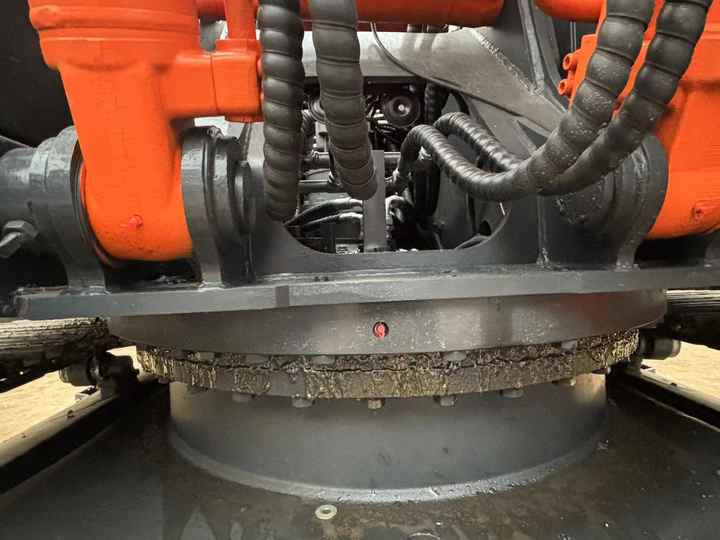 Excavator used Hitachi ZX200 ZX120, excavator original japan Hitachi, excavator original Japan used excavator Hitachi - Lánctalpas kotró: 3 kép. Excavator used Hitachi ZX200 ZX120, excavator original japan Hitachi, excavator original Japan used excavator Hitachi - Lánctalpas kotró: 3 kép.