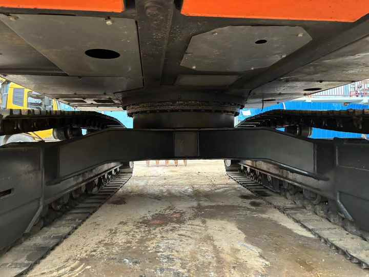 Excavator used Hitachi ZX200 ZX120, excavator original japan Hitachi, excavator original Japan used excavator Hitachi - Lánctalpas kotró: 4 kép. Excavator used Hitachi ZX200 ZX120, excavator original japan Hitachi, excavator original Japan used excavator Hitachi - Lánctalpas kotró: 4 kép.