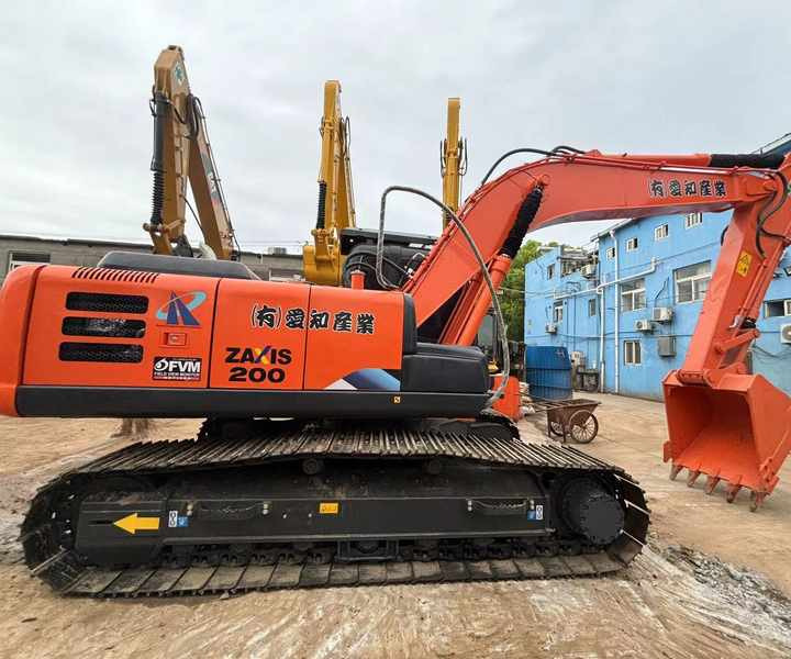 Excavator used Hitachi ZX200 ZX120, excavator original japan Hitachi, excavator original Japan used excavator Hitachi - Lánctalpas kotró: 1 kép. Excavator used Hitachi ZX200 ZX120, excavator original japan Hitachi, excavator original Japan used excavator Hitachi - Lánctalpas kotró: 1 kép.