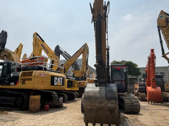 Factory Direct Sale Sany 215C Pro Excavator Machine 20ton SANY 215 SY215 SY215C SY215H Used Excavators in Shanghai - Kotrógép: 2 kép. Factory Direct Sale Sany 215C Pro Excavator Machine 20ton SANY 215 SY215 SY215C SY215H Used Excavators in Shanghai - Kotrógép: 2 kép.