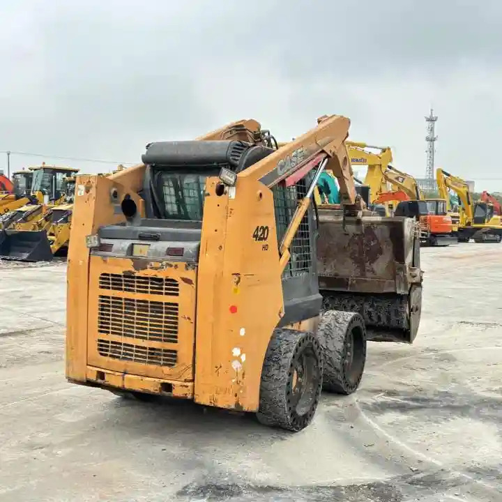Factory Price case 420 Mini Skid Steer Loader Free After Sale 420 430 440 Mini Skid Steer Loader with Brand Engine - Mini homlokrakodó: 1 kép. Factory Price case 420 Mini Skid Steer Loader Free After Sale 420 430 440 Mini Skid Steer Loader with Brand Engine - Mini homlokrakodó: 1 kép.