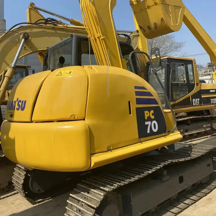Good Condition Komatsu Used PC70-8 Hydraulic Crawler Excavator Suitable For Construction/ Agriculture Digging - Lánctalpas kotró: 1 kép. Good Condition Komatsu Used PC70-8 Hydraulic Crawler Excavator Suitable For Construction/ Agriculture Digging - Lánctalpas kotró: 1 kép.