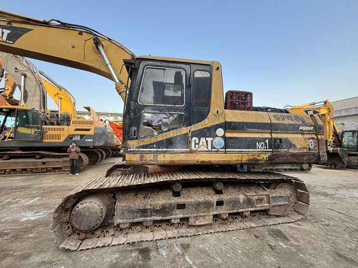 Good Condition Second Hand Caterpillar 325bl Excavator Used Cat 325b 325bl with good condition in stock For Sale - Lánctalpas kotró: 2 kép. Good Condition Second Hand Caterpillar 325bl Excavator Used Cat 325b 325bl with good condition in stock For Sale - Lánctalpas kotró: 2 kép.