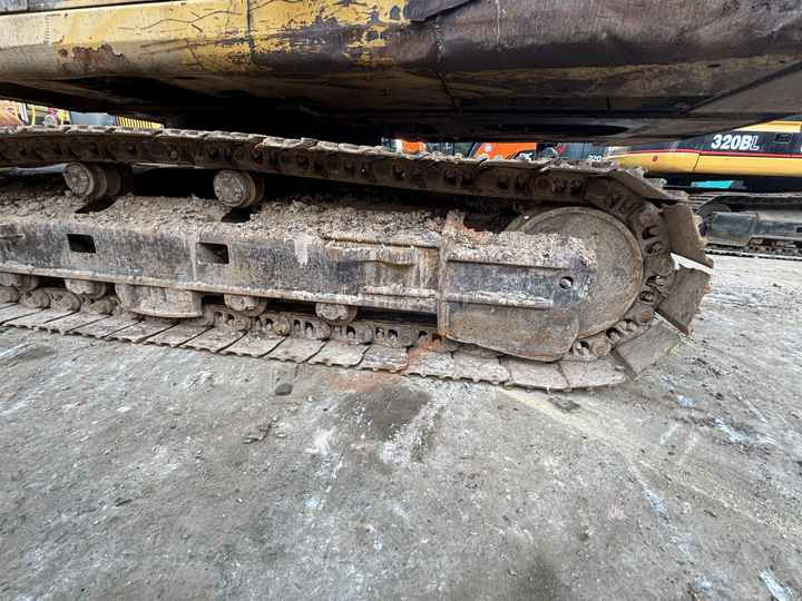 Good Condition Second Hand Caterpillar 325bl Excavator Used Cat 325b 325bl with good condition in stock For Sale - Lánctalpas kotró: 5 kép. Good Condition Second Hand Caterpillar 325bl Excavator Used Cat 325b 325bl with good condition in stock For Sale - Lánctalpas kotró: 5 kép.