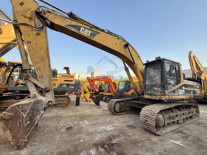 Good Condition Second Hand Caterpillar 325bl Excavator Used Cat 325b 325bl with good condition in stock For Sale - Lánctalpas kotró: 3 kép. Good Condition Second Hand Caterpillar 325bl Excavator Used Cat 325b 325bl with good condition in stock For Sale - Lánctalpas kotró: 3 kép.