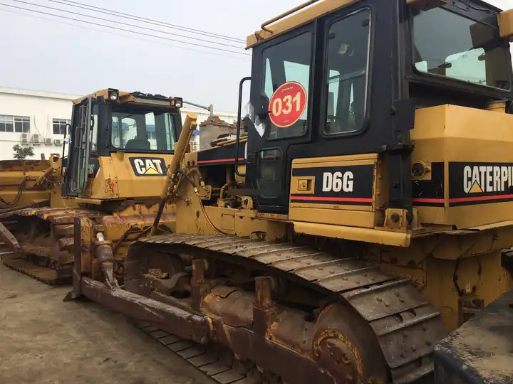 Good Price Used Bulldozer Cat D6G Second hand Caterpillar D6G D7G D7R D8R In Stock earth-moving machinery On Sale - Buldózer: 5 kép. Good Price Used Bulldozer Cat D6G Second hand Caterpillar D6G D7G D7R D8R In Stock earth-moving machinery On Sale - Buldózer: 5 kép.
