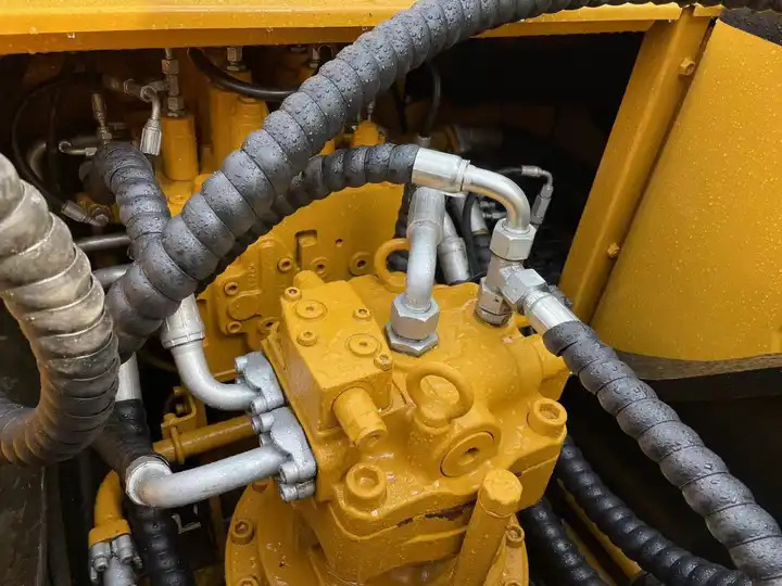 Good Price Used Sany Sy 215c Crawler Excavator in Good Condition Sany 215 Excavator - Kotrógép: 2 kép. Good Price Used Sany Sy 215c Crawler Excavator in Good Condition Sany 215 Excavator - Kotrógép: 2 kép.