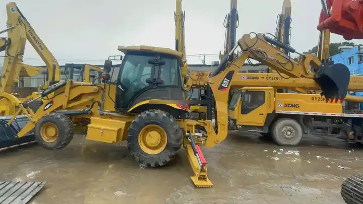 HT636 Mini Tractor with Front End Loader and Backhoe Efficient Cat 420F2 Backhoe Loader Weichai Engine New Condition - Kotrórakodó: 2 kép. HT636 Mini Tractor with Front End Loader and Backhoe Efficient Cat 420F2 Backhoe Loader Weichai Engine New Condition - Kotrórakodó: 2 kép.