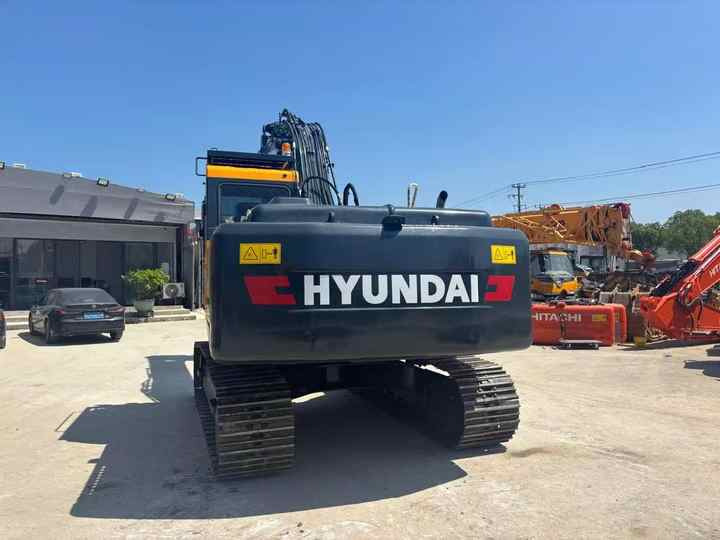 HYUNDAI 96% New HX220s Used Excavator, Korea 22 Ton HX210 HX225 HX 210 220 225 9S 22Ton Crawler Radio Digger Equipment Machine - Kotrógép: 5 kép. HYUNDAI 96% New HX220s Used Excavator, Korea 22 Ton HX210 HX225 HX 210 220 225 9S 22Ton Crawler Radio Digger Equipment Machine - Kotrógép: 5 kép.