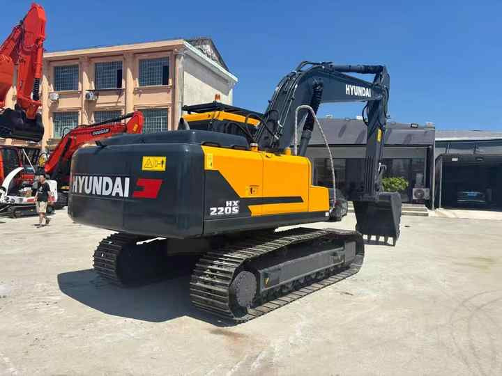 HYUNDAI 96% New HX220s Used Excavator, Korea 22 Ton HX210 HX225 HX 210 220 225 9S 22Ton Crawler Radio Digger Equipment Machine - Kotrógép: 3 kép. HYUNDAI 96% New HX220s Used Excavator, Korea 22 Ton HX210 HX225 HX 210 220 225 9S 22Ton Crawler Radio Digger Equipment Machine - Kotrógép: 3 kép.
