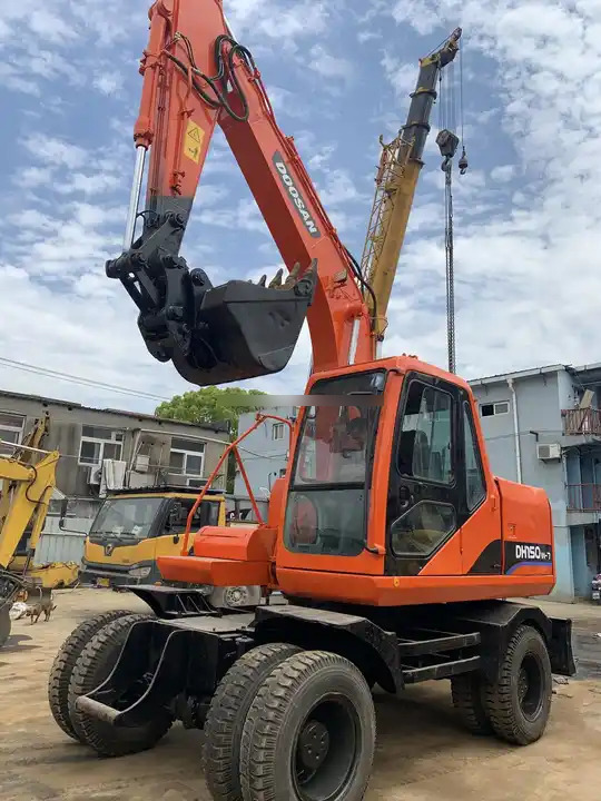 High Efficient Used Excavator Doosan 150w-7 For Sale Second Hand Good Quality DH150W Excavator with Good Condition - Lánctalpas kotró: 4 kép. High Efficient Used Excavator Doosan 150w-7 For Sale Second Hand Good Quality DH150W Excavator with Good Condition - Lánctalpas kotró: 4 kép.