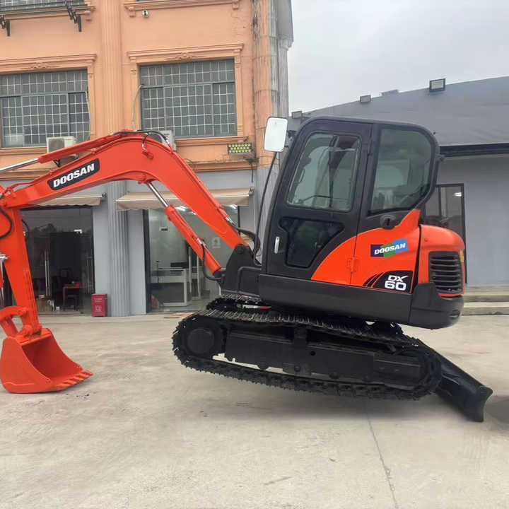 High Quality Hot Selling 6ton Second Hand Excavator Machine Mini Small Excavator DX60-9C Used Doosan Excavator for Sale DX60 - Kotrógép: 1 kép. High Quality Hot Selling 6ton Second Hand Excavator Machine Mini Small Excavator DX60-9C Used Doosan Excavator for Sale DX60 - Kotrógép: 1 kép.