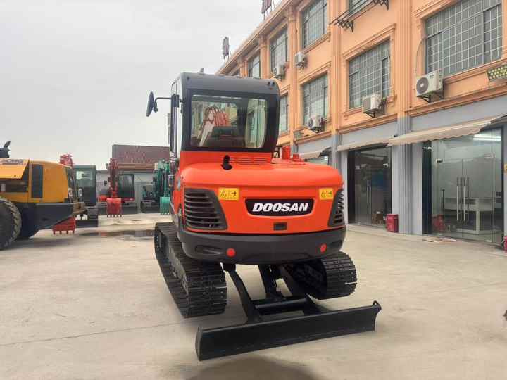 High Quality Hot Selling 6ton Second Hand Excavator Machine Mini Small Excavator DX60-9C Used Doosan Excavator for Sale DX60 - Kotrógép: 2 kép. High Quality Hot Selling 6ton Second Hand Excavator Machine Mini Small Excavator DX60-9C Used Doosan Excavator for Sale DX60 - Kotrógép: 2 kép.
