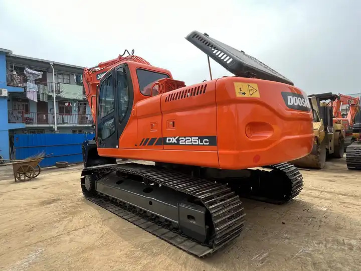 High Quality Original Korea Nice Performance Used Excavator Doosan Dx225lc,Dx225 Model For Sale 22.5ton Best Price In Shanghai - Lánctalpas kotró: 4 kép. High Quality Original Korea Nice Performance Used Excavator Doosan Dx225lc,Dx225 Model For Sale 22.5ton Best Price In Shanghai - Lánctalpas kotró: 4 kép.