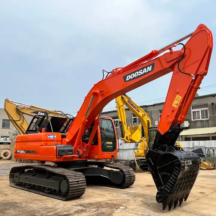 High Quality Original Korea Nice Performance Used Excavator Doosan Dx225lc,Dx225 Model For Sale 22.5ton Best Price In Shanghai - Lánctalpas kotró: 2 kép. High Quality Original Korea Nice Performance Used Excavator Doosan Dx225lc,Dx225 Model For Sale 22.5ton Best Price In Shanghai - Lánctalpas kotró: 2 kép.