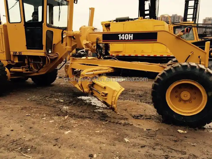 High Quality Second Hand Cat 140h Grader Used excellent Grader cat 140h 140k with good condition in Low Price on sale - Gréder: 4 kép. High Quality Second Hand Cat 140h Grader Used excellent Grader cat 140h 140k with good condition in Low Price on sale - Gréder: 4 kép.