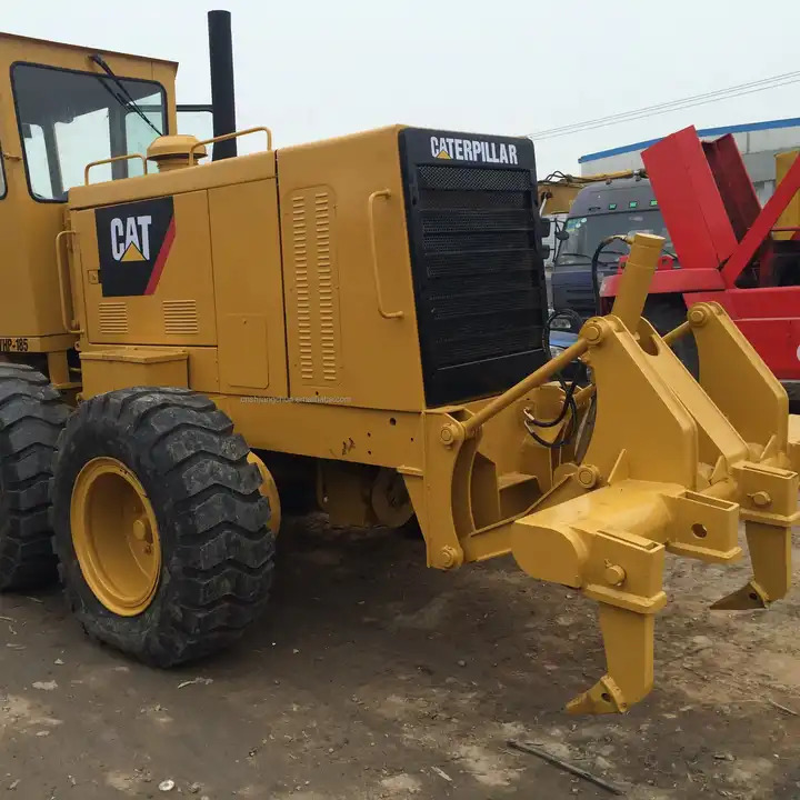 High Quality Second Hand Cat 140h Grader Used excellent Grader cat 140h 140k with good condition in Low Price on sale - Gréder: 2 kép. High Quality Second Hand Cat 140h Grader Used excellent Grader cat 140h 140k with good condition in Low Price on sale - Gréder: 2 kép.