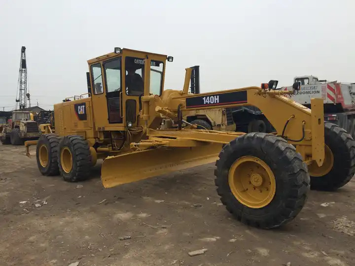 High Quality Second Hand Cat 140h Grader Used excellent Grader cat 140h 140k with good condition in Low Price on sale - Gréder: 3 kép. High Quality Second Hand Cat 140h Grader Used excellent Grader cat 140h 140k with good condition in Low Price on sale - Gréder: 3 kép.
