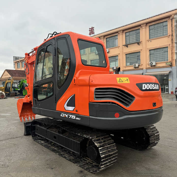 Hot Sale Used Doosan DX75-9C Excavator Doosan 7.5 Ton Crawler Digger Original Equipment - Lánctalpas kotró: 1 kép. Hot Sale Used Doosan DX75-9C Excavator Doosan 7.5 Ton Crawler Digger Original Equipment - Lánctalpas kotró: 1 kép.